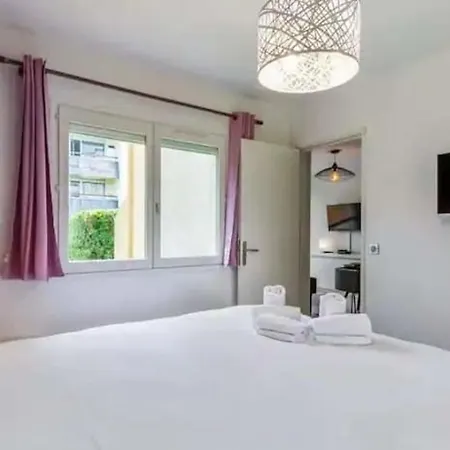 Magnificent Apt With Terrace ! كابورغ