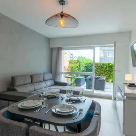 Magnificent Apt With Terrace ! شقة كابورغ
